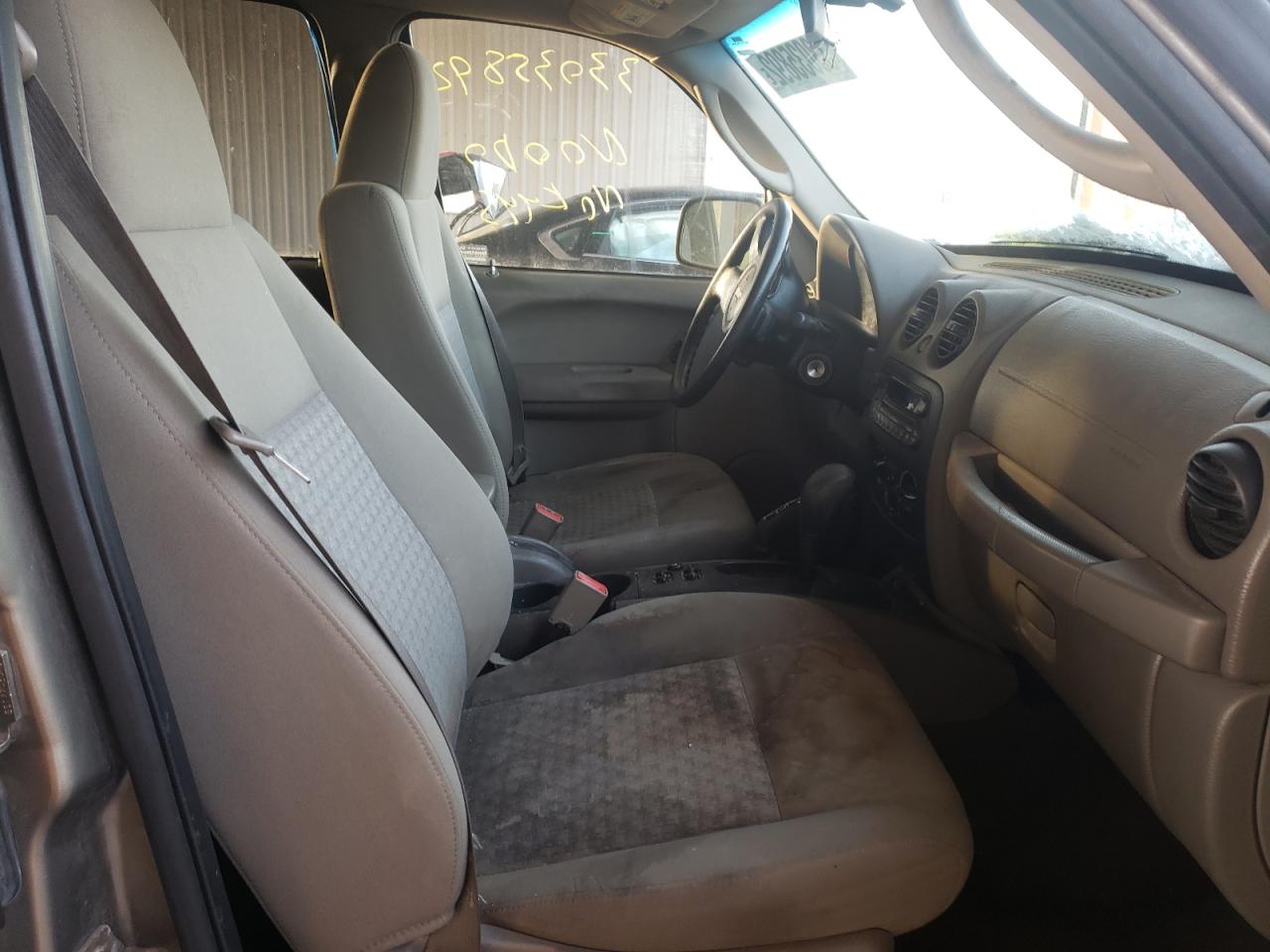 Photo 5 from auction – 2005 JEEP LIBERTY SP with VIN 1J4GL48K65W522133