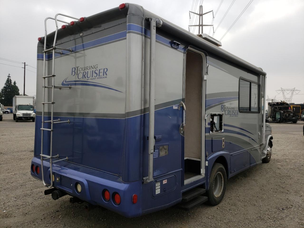 Photo 4 from auction – 2004 CRUI MOTORHOME with VIN 1FDXE45S73HB89524