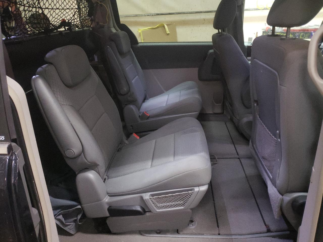 Photo 6 from auction – 2010 CHRYSLER TOWN & COU with VIN 2A4RR5D15AR183670