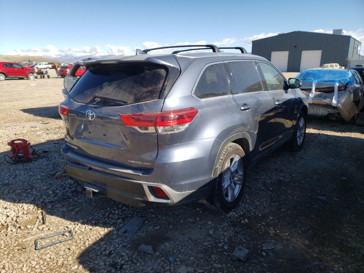 Photo 4 from auction – 2018 TOYOTA HIGHLANDER with VIN 5TDDZRFH9JS882549