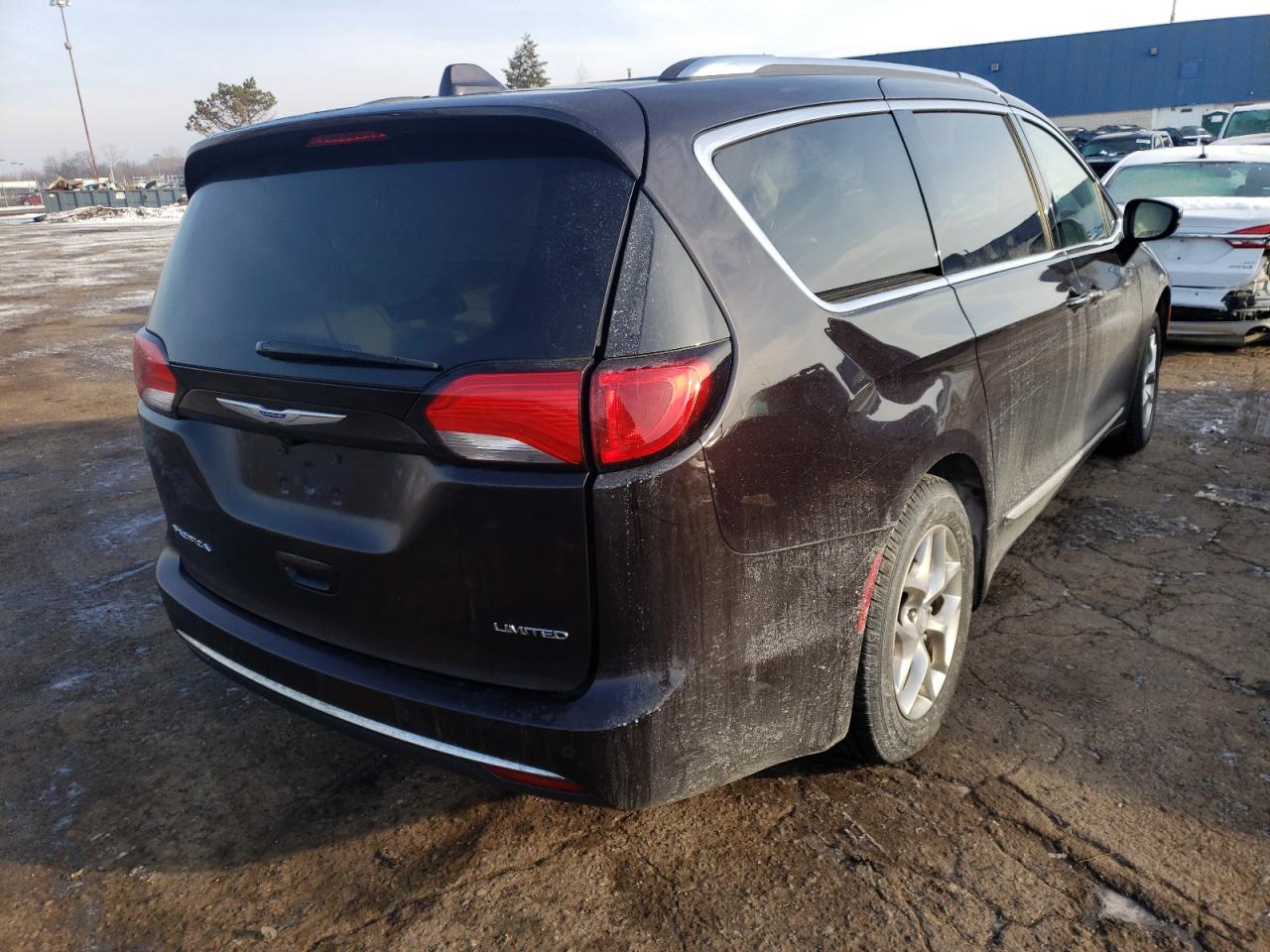 Photo 4 from auction – 2018 CHRYSLER PACIFICA L with VIN 2C4RC1GG4JR330738