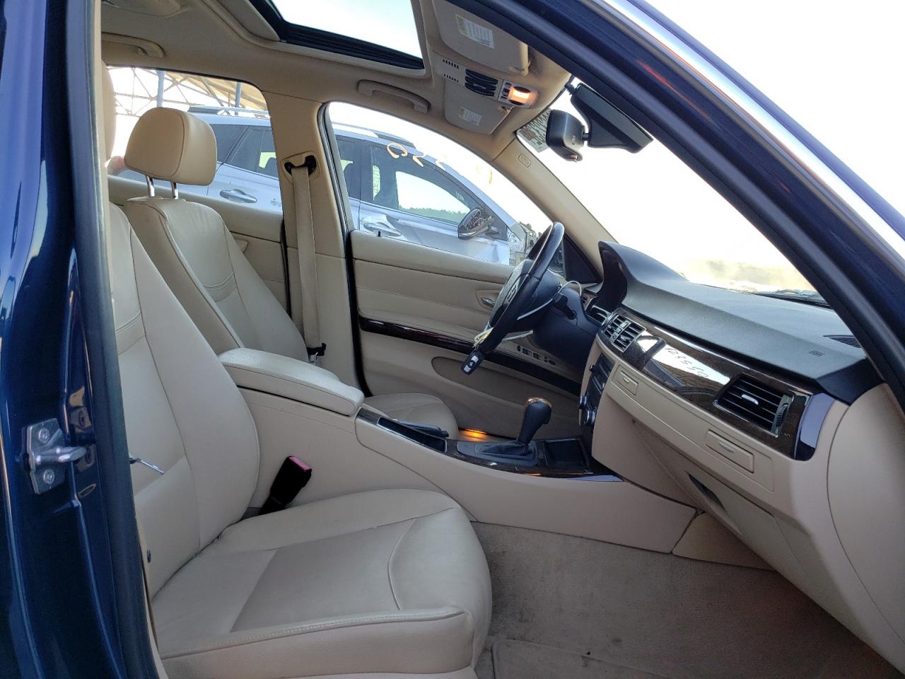 Photo 5 from auction – 2011 BMW 328 I with VIN WBAPH7G57BNM55447
