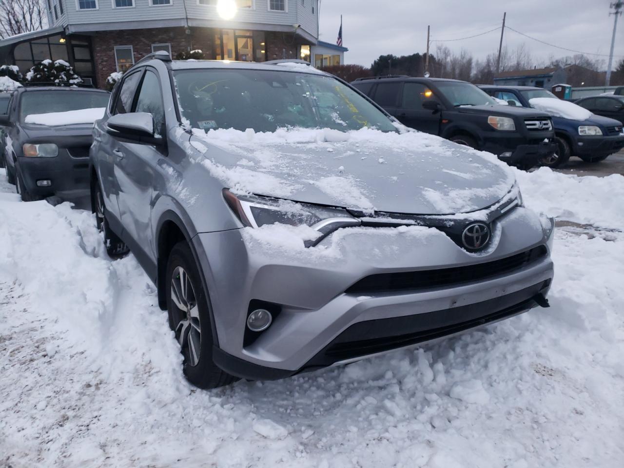 TOYOTA RAV4 XLE 2017 with VIN 2T3RFREV5HW668866 - Photo from auction
