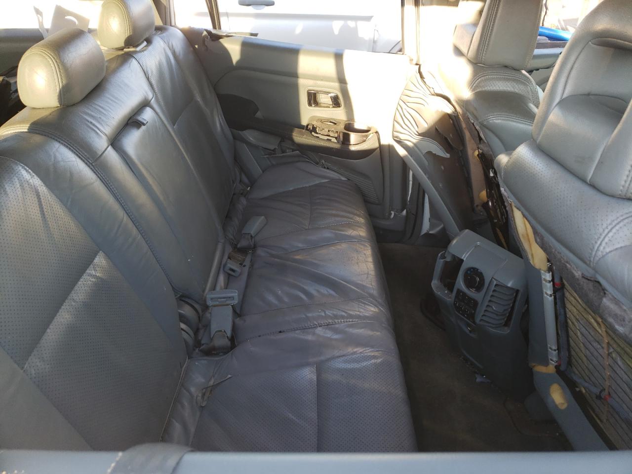 Photo 6 from auction – 2004 HONDA PILOT EXL with VIN 2HKYF18624H512125