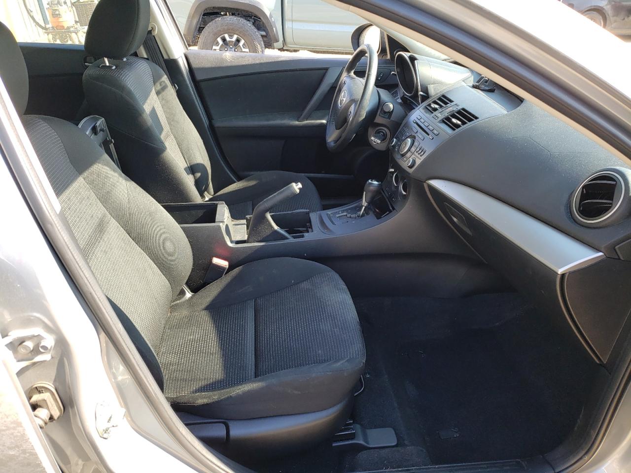 Photo 5 from auction – 2012 MAZDA 3 I with VIN JM1BL1V8XC1543391