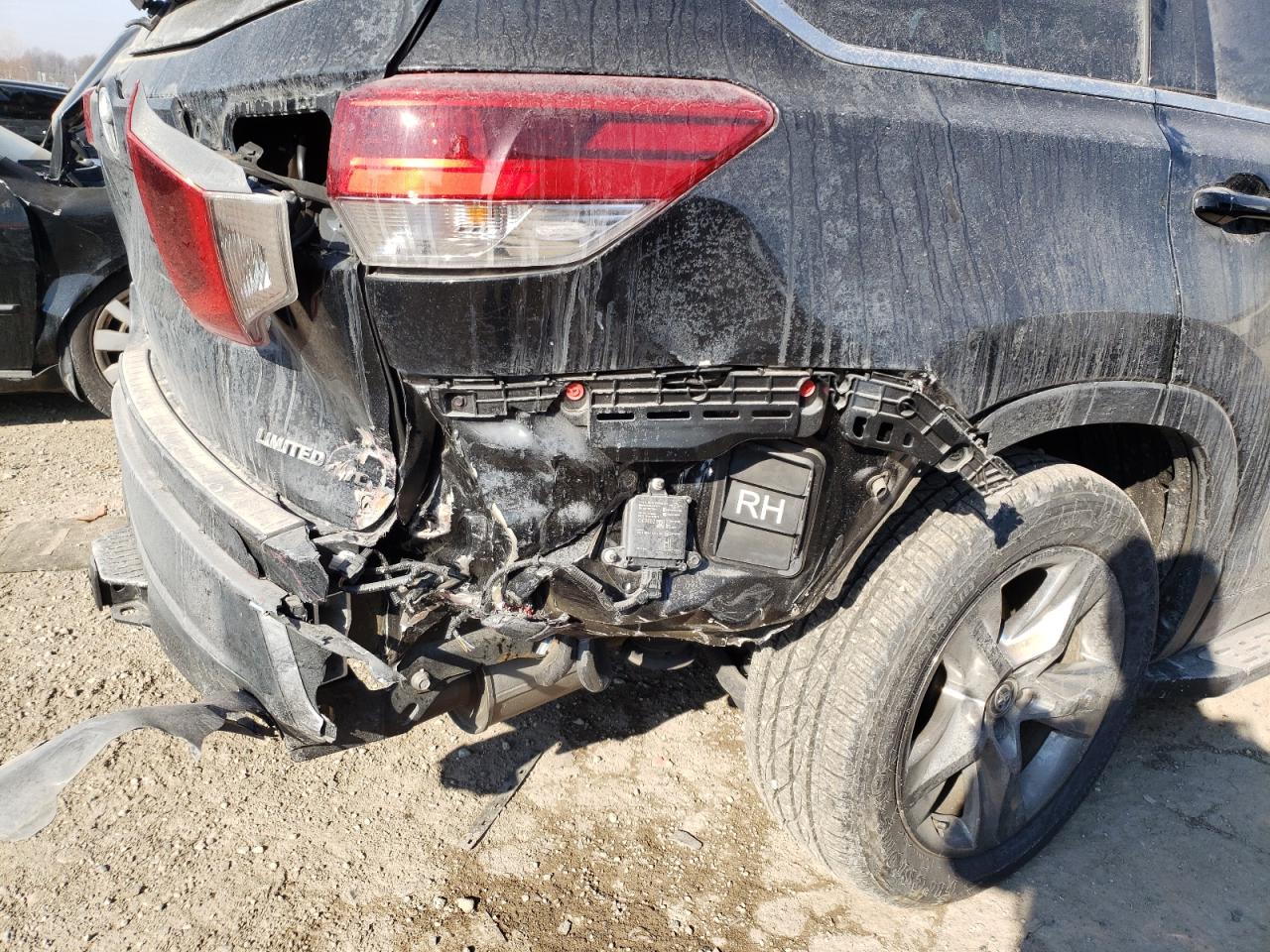 Photo 9 from auction – 2017 TOYOTA HIGHLANDER with VIN 5TDDZRFH9HS386449