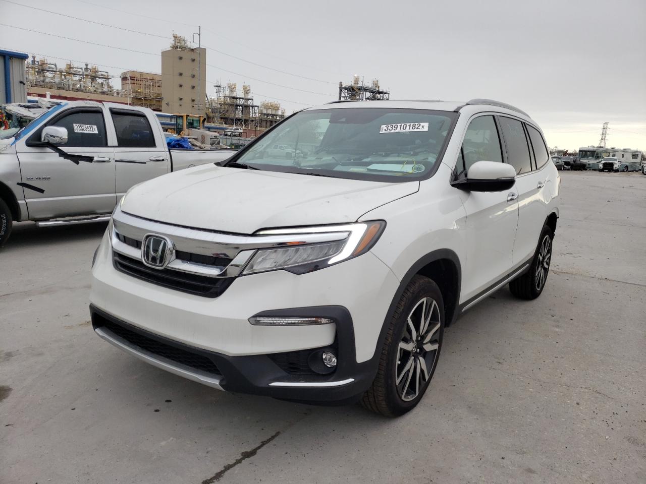 Photo 2 from auction – 2021 HONDA PILOT TOUR with VIN 5FNYF5H69MB015174