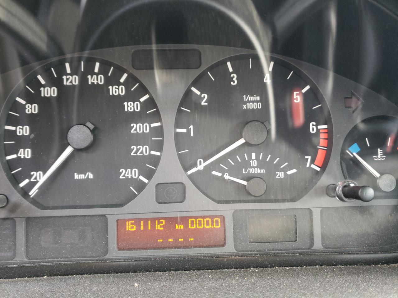 Photo 8 from auction – 2003 BMW 325 I with VIN WBAEV33473KL80354