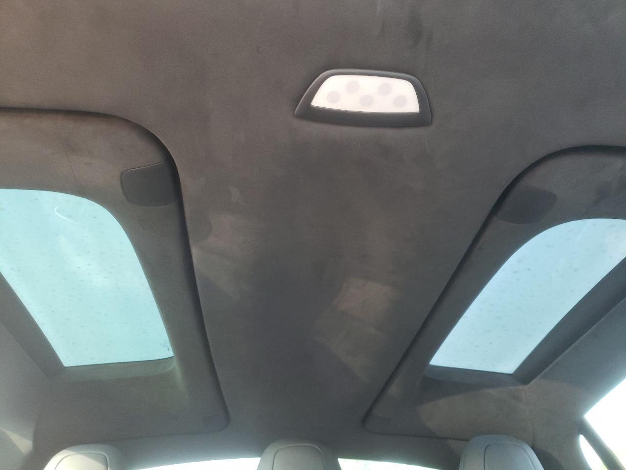 Photo 9 from auction – 2016 TESLA MODEL X with VIN 5YJXCAE26GF012171