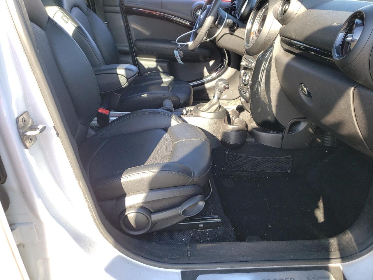 Photo 5 from auction – 2016 MINI COOPER S C with VIN WMWZC5C5XGWU21179