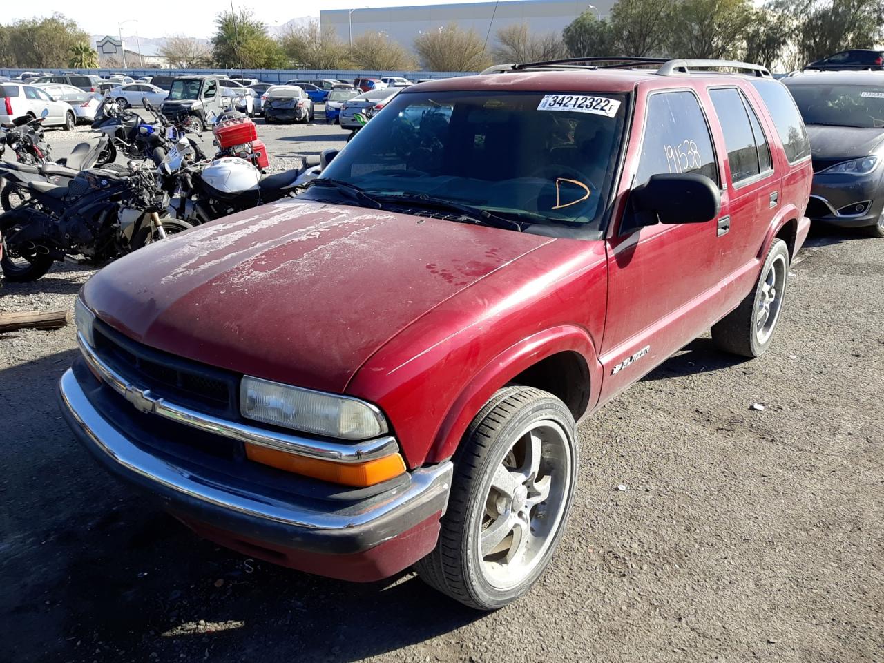 Photo 2 from auction – 2001 CHEVROLET BLAZER with VIN 1GNCS13W61K118578