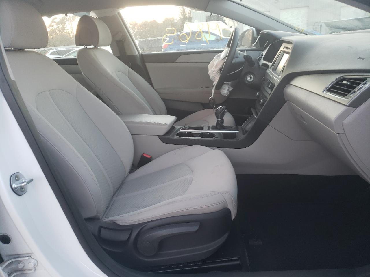 Photo 5 from auction – 2016 HYUNDAI SONATA SE with VIN 5NPE24AF7GH323579