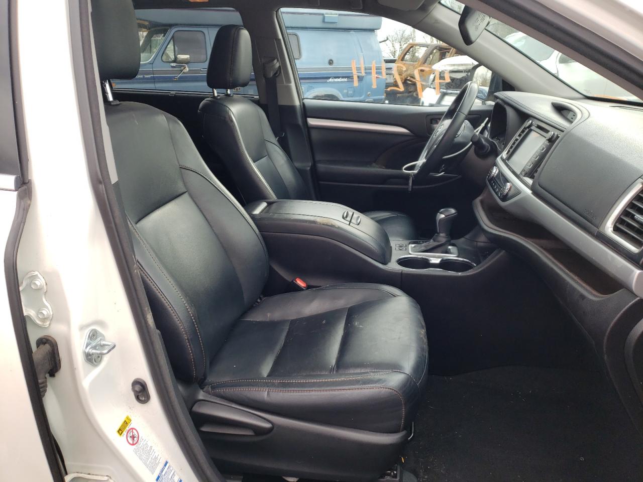 Photo 5 from auction – 2016 TOYOTA HIGHLANDER with VIN 5TDJKRFH9GS318710
