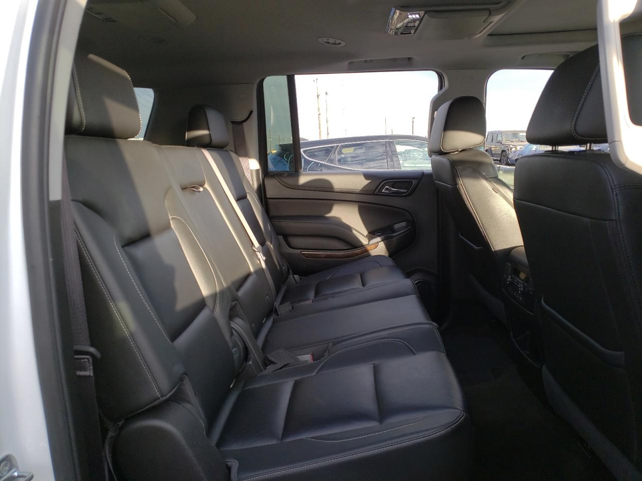 Photo 6 from auction – 2017 CHEVROLET SUBURBAN C with VIN 1GNSCHKC9HR255900