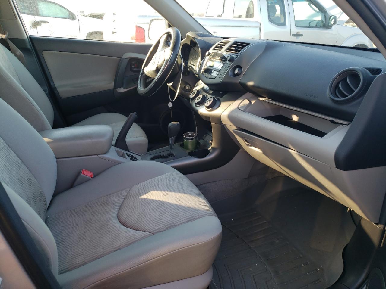Photo 5 from auction – 2010 TOYOTA RAV4 with VIN 2T3BF4DV1AW070995