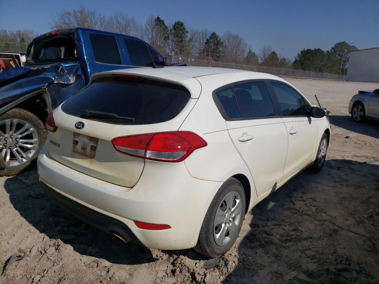 Photo 4 from auction – 2017 KIA FORTE LX with VIN KNAFK5A80H5700277