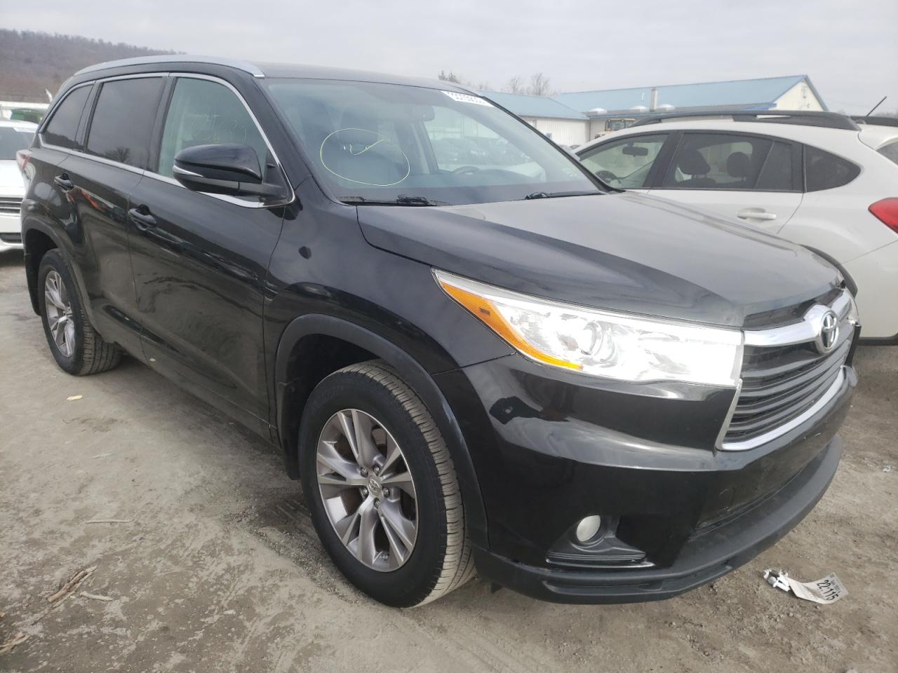 TOYOTA HIGHLANDER 2015 مع رقم تعريف المركبة 5TDJKRFH7FS140827 - صورة من المزاد