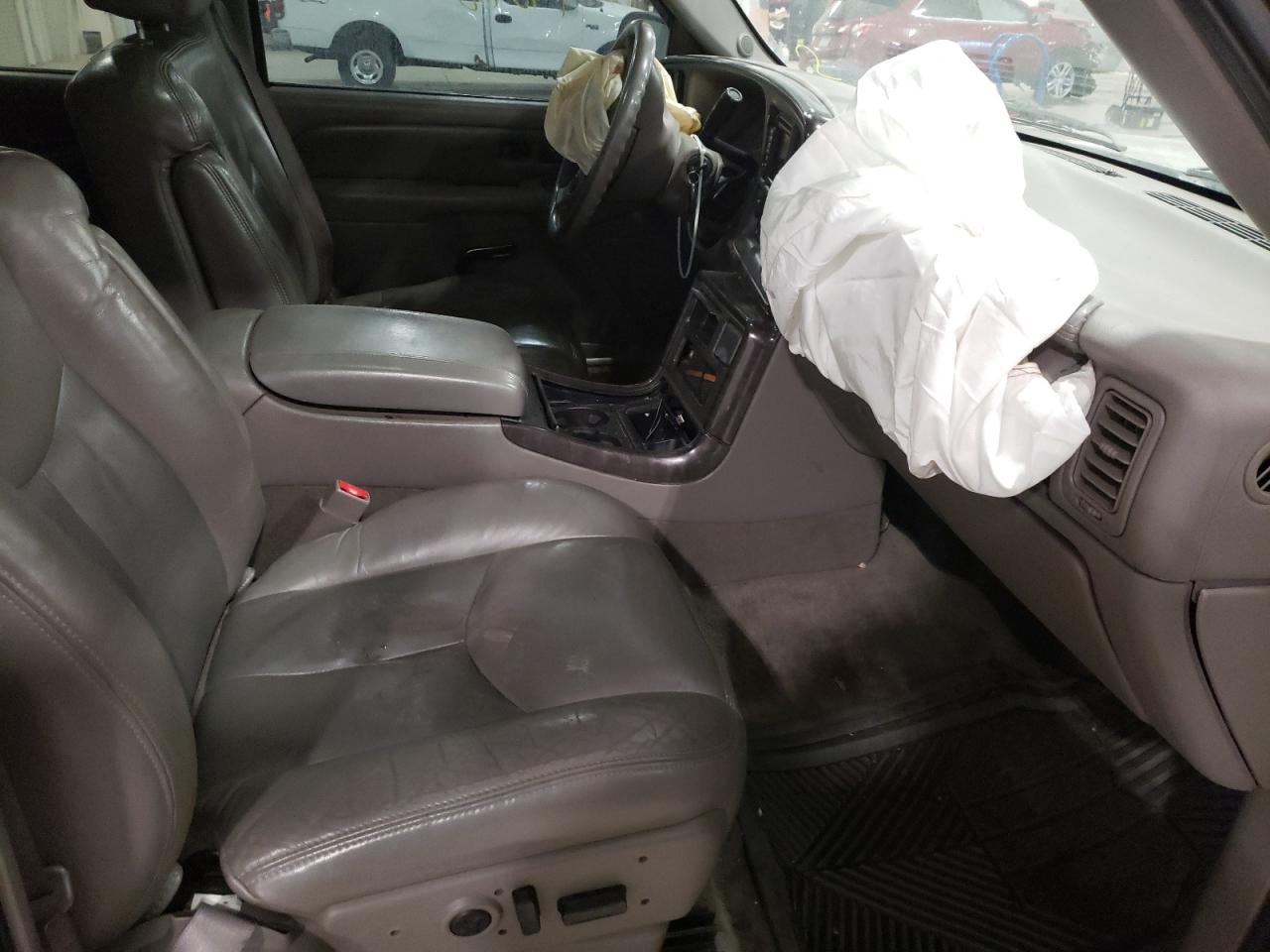 Photo 5 from auction – 2004 GMC YUK/DEN with VIN 1GKFK66U94J124905