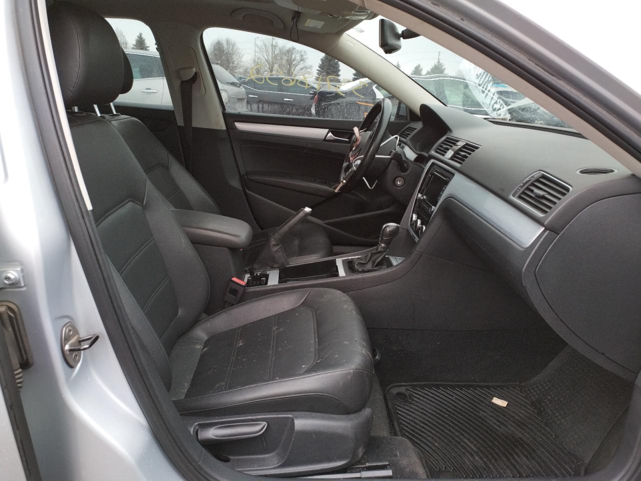 Photo 5 from auction – 2012 VOLKSWAGEN PASSAT SE with VIN 1VWBH7A39CC019746