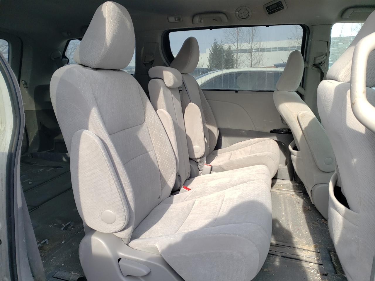 Photo 6 from auction – 2013 TOYOTA SIENNA LE with VIN 5TDKK3DC0DS303033
