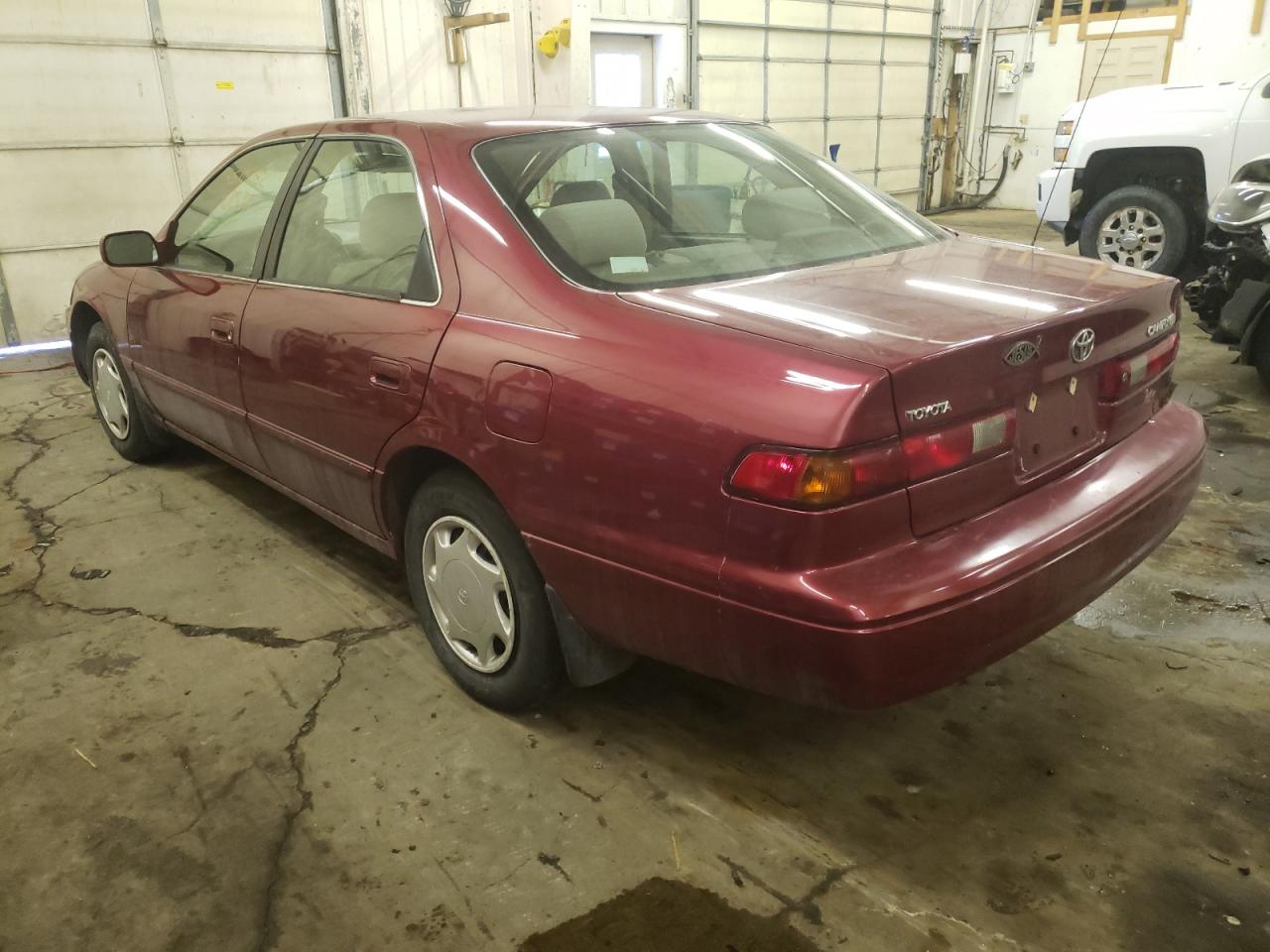 Photo 3 from auction – 1998 TOYOTA CAMRY CE with VIN 4T1BG22K7WU856259