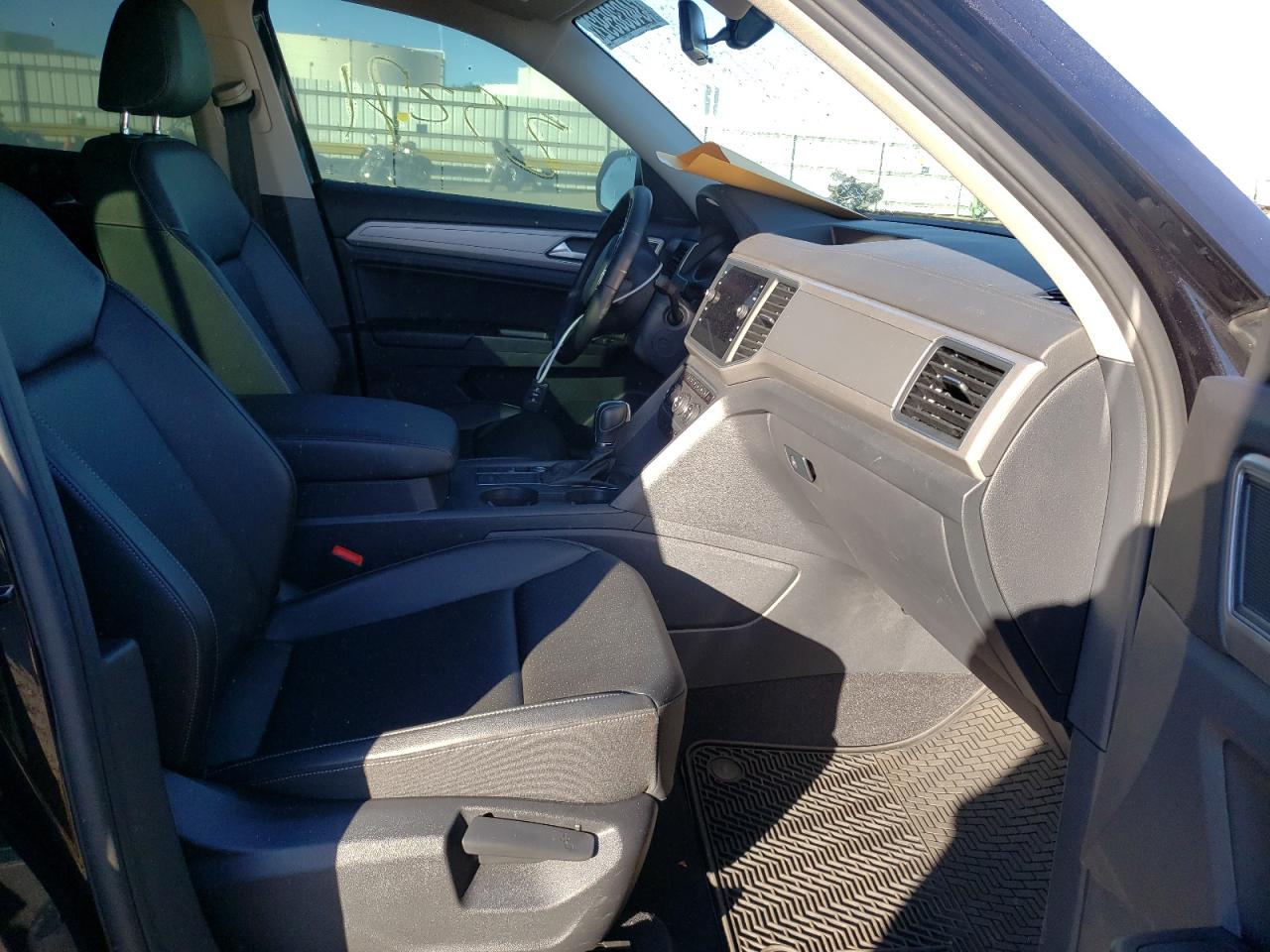 Photo 5 from auction – 2019 VOLKSWAGEN ATLAS SE with VIN 1V2DP2CA6KC615178