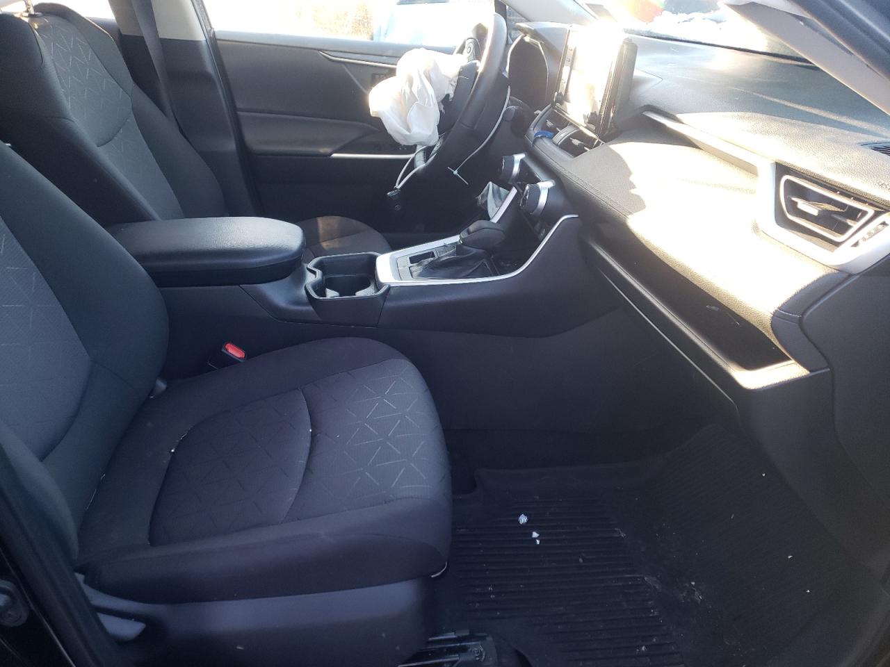 Photo 5 from auction – 2021 TOYOTA RAV4 XLE with VIN 2T3P1RFV2MC200545