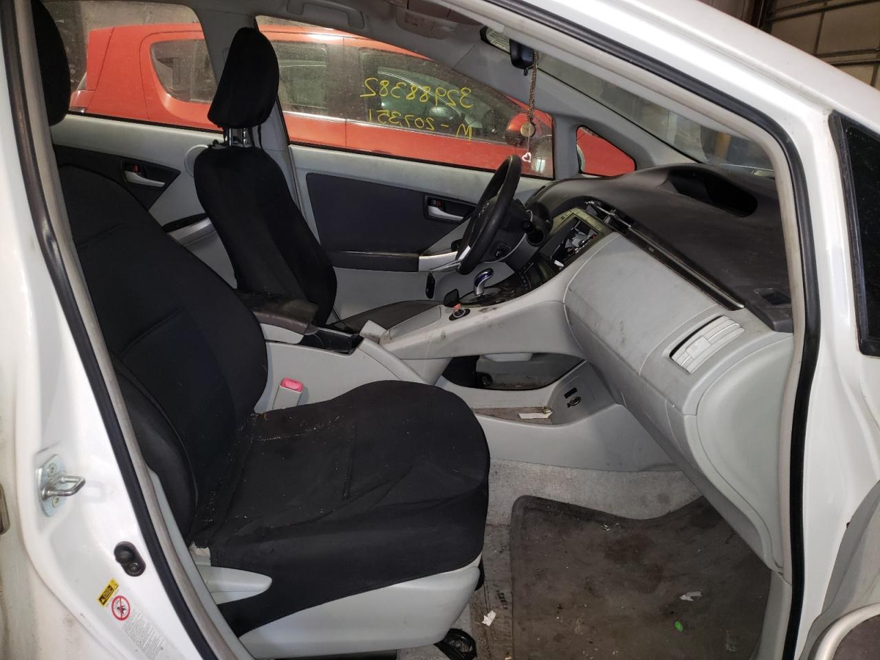 Photo 5 from auction – 2011 TOYOTA PRIUS with VIN JTDKN3DU6B0327871