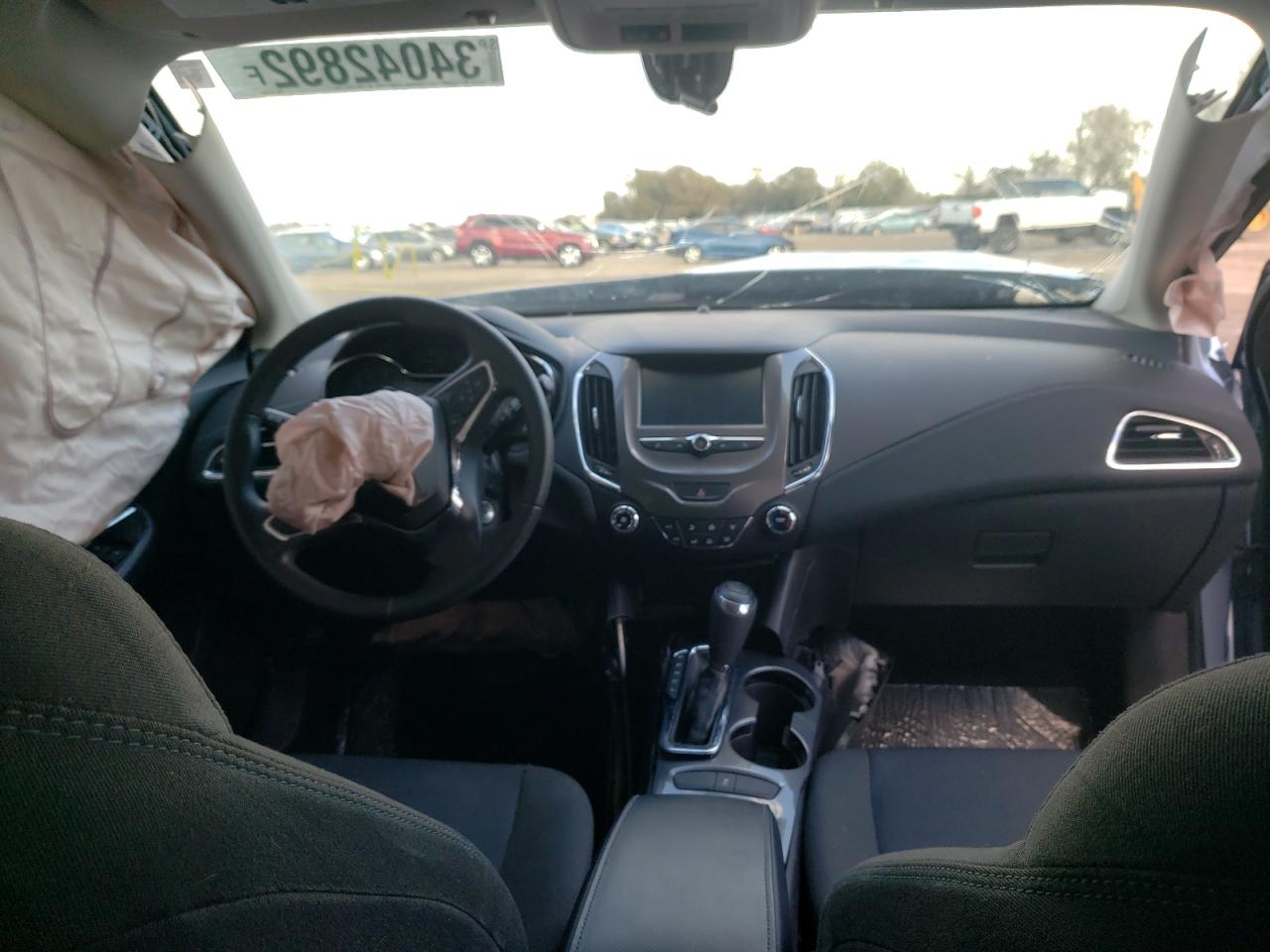 Photo 9 from auction – 2018 CHEVROLET CRUZE LT with VIN 1G1BE5SM2J7187590