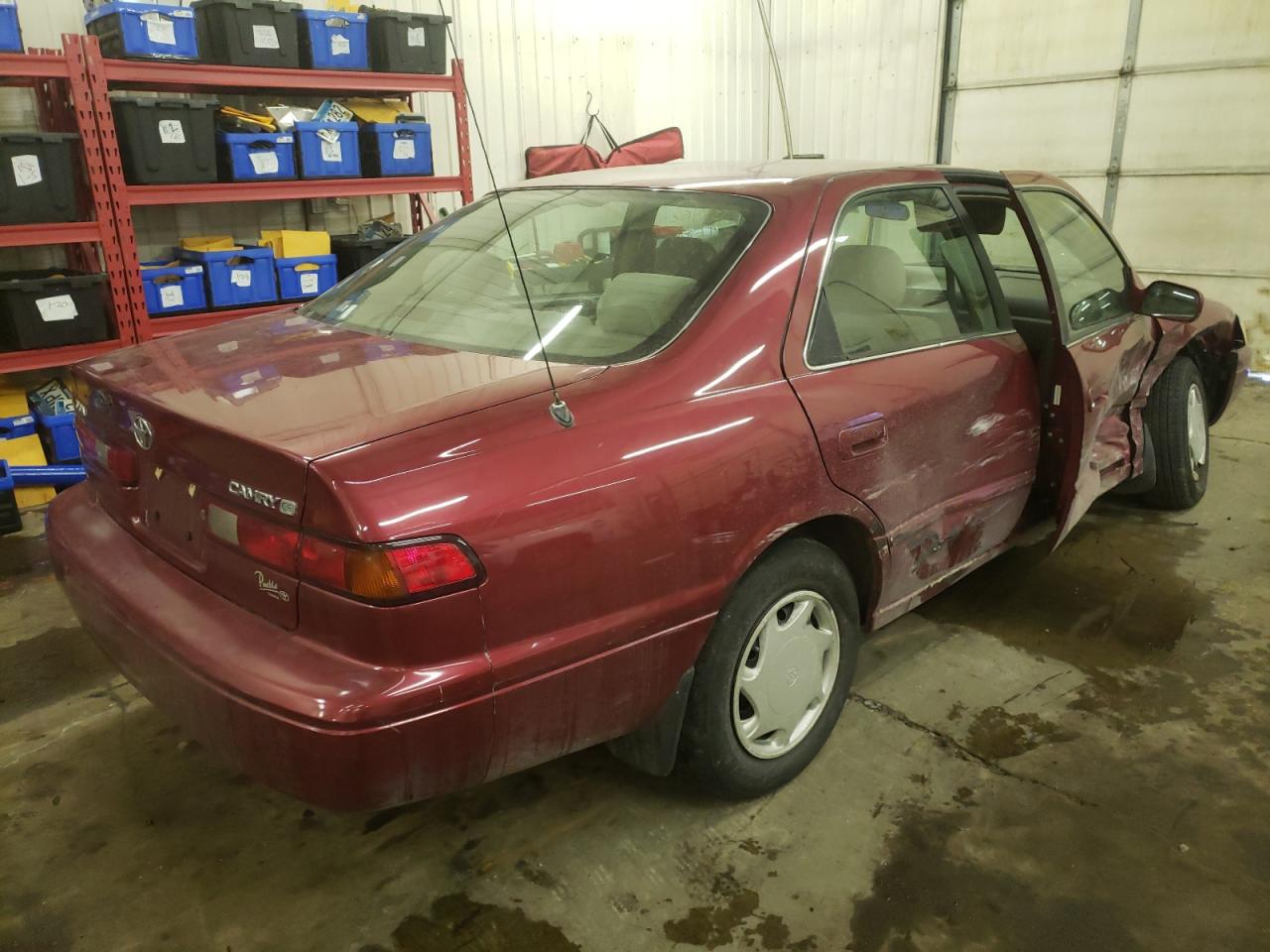 Photo 4 from auction – 1998 TOYOTA CAMRY CE with VIN 4T1BG22K7WU856259