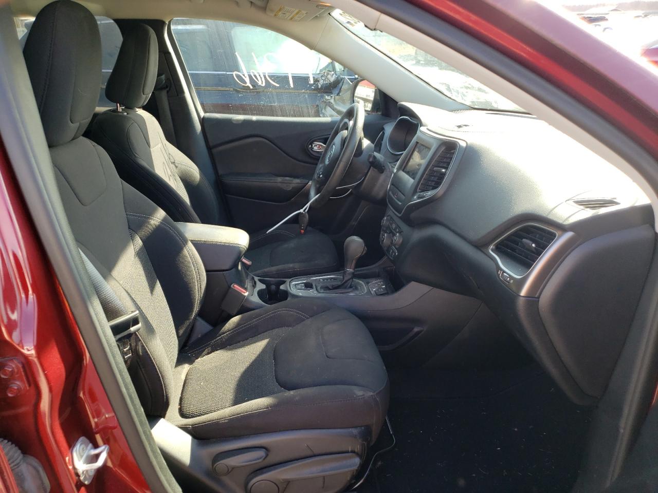 Photo 5 from auction – 2019 JEEP CHEROKEE L with VIN 1C4PJLCB1KD444350