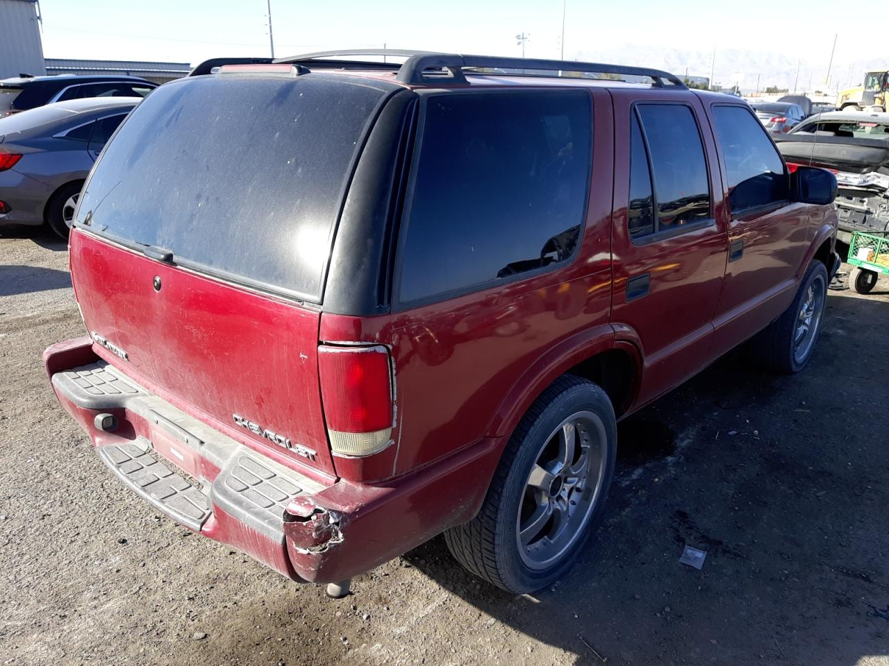 Photo 4 from auction – 2001 CHEVROLET BLAZER with VIN 1GNCS13W61K118578