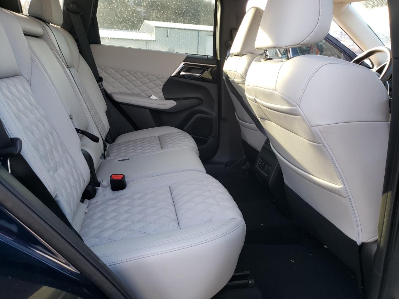 Photo 6 from auction – 2022 MITSUBISHI OUTLANDER with VIN JA4J4VA88NZ018009