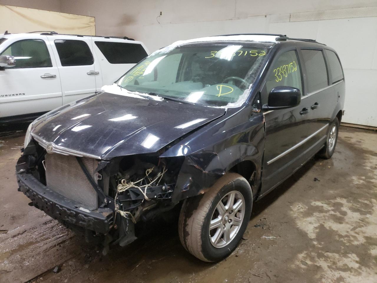 Photo 2 from auction – 2010 CHRYSLER TOWN & COU with VIN 2A4RR5D15AR183670