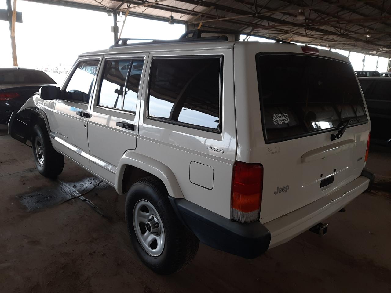 Photo 3 from auction – 2001 JEEP CHEROKEE S with VIN 1J4FF48S61L585621