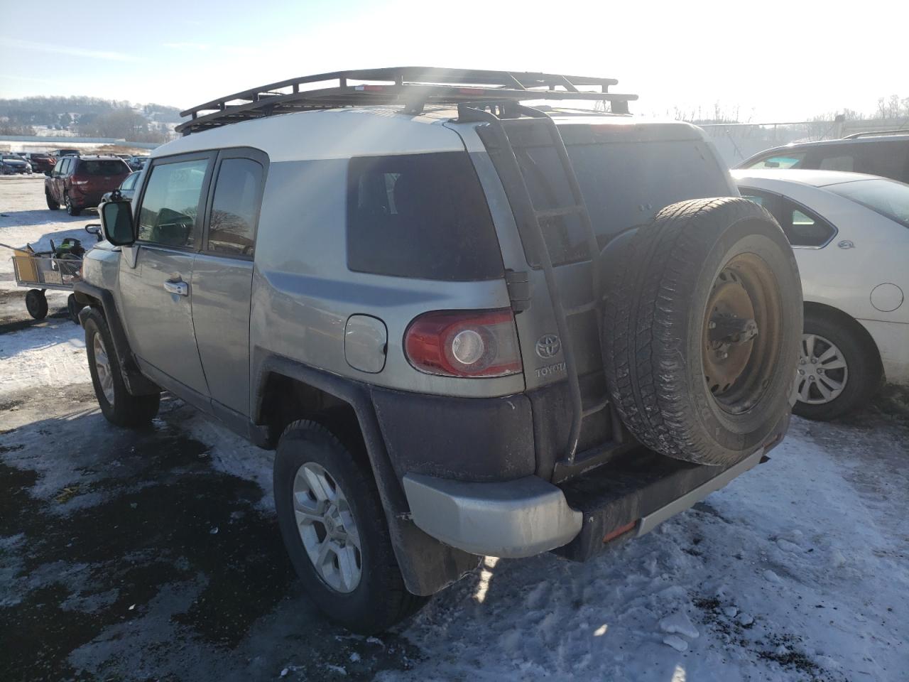 Photo 3 from auction – 2012 TOYOTA FJ CRUISER with VIN JTEBU4BF5CK129295