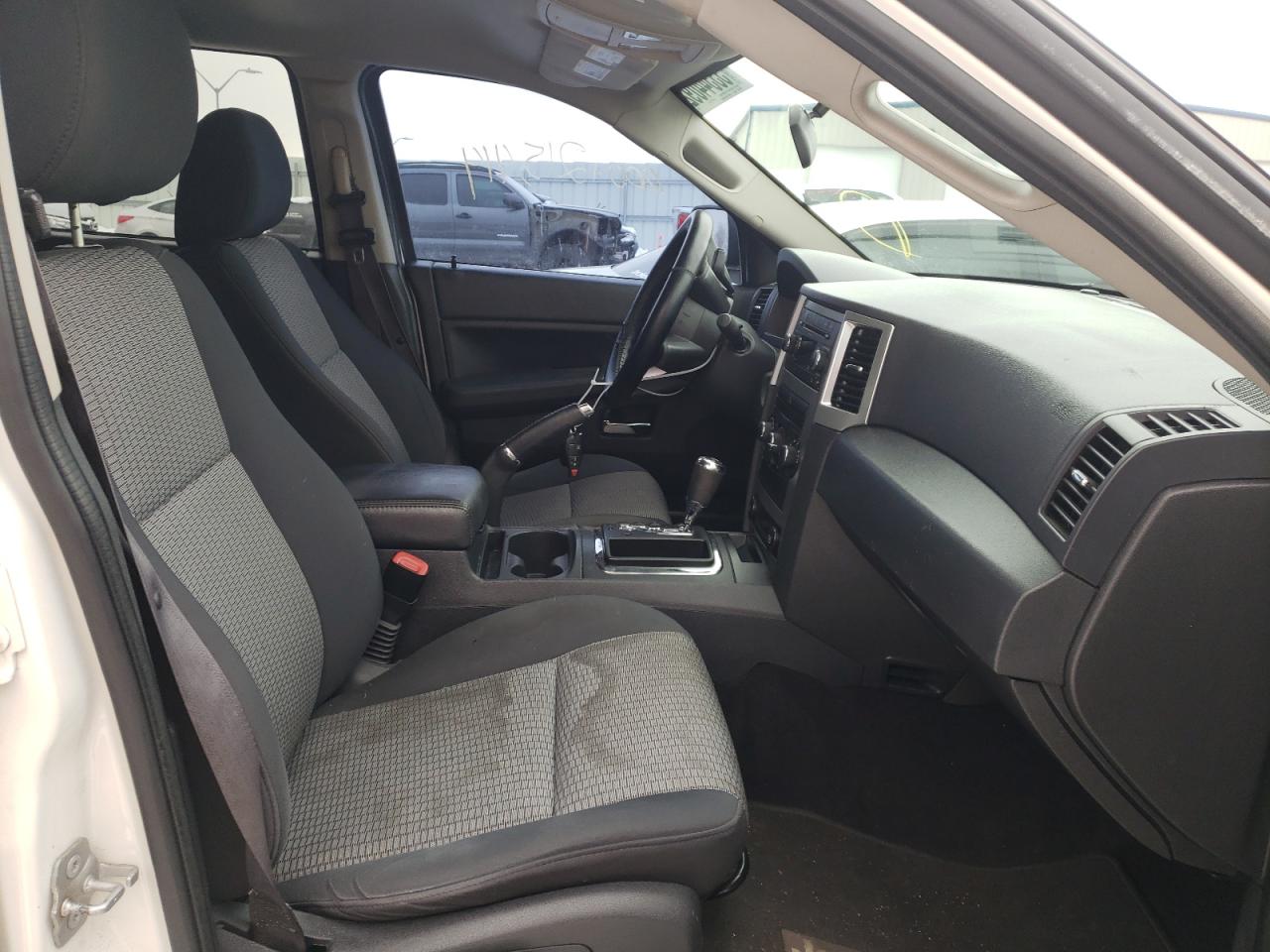 Photo 5 from auction – 2010 JEEP GRAND CHER with VIN 1J4PR4GK4AC119988