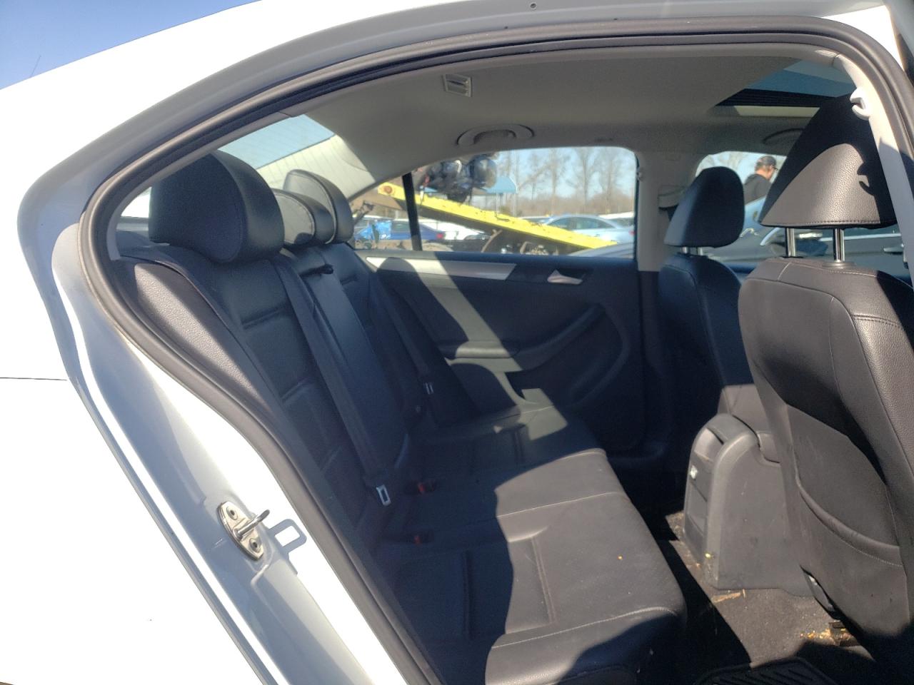 Photo 6 from auction – 2017 VOLKSWAGEN JETTA SE with VIN 3VWDB7AJ5HM247600