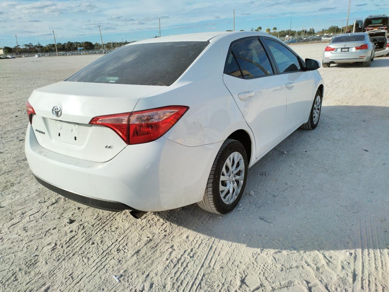 Photo 4 from auction – 2018 TOYOTA COROLLA L with VIN 5YFBURHE0JP850011
