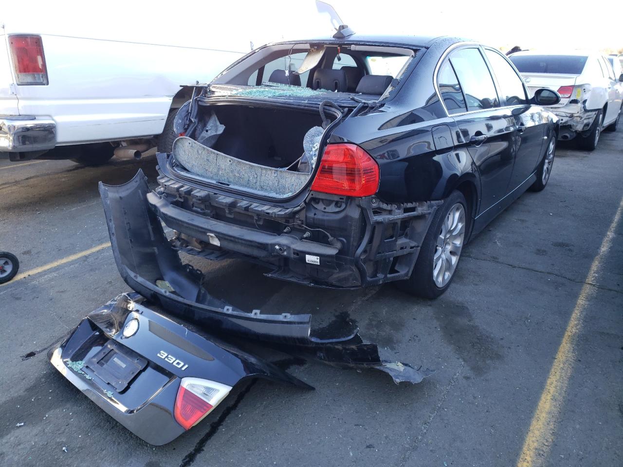 Photo 4 from auction – 2006 BMW 330 I with VIN WBAVB33526PS19287