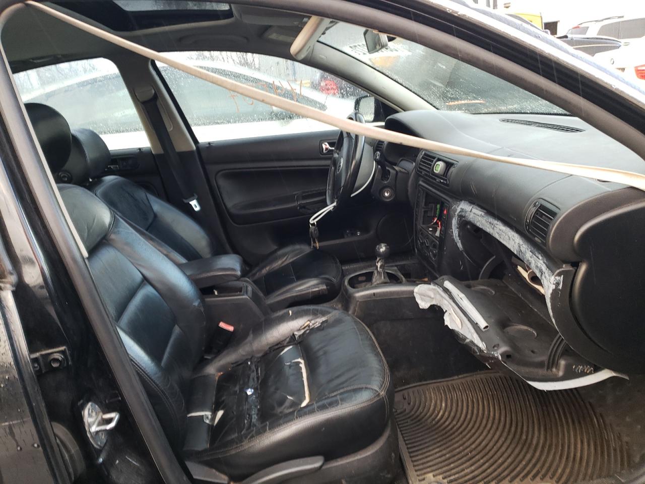 Photo 5 from auction – 2001 VOLKSWAGEN PASSAT GLS with VIN WVWPD63B11E119246