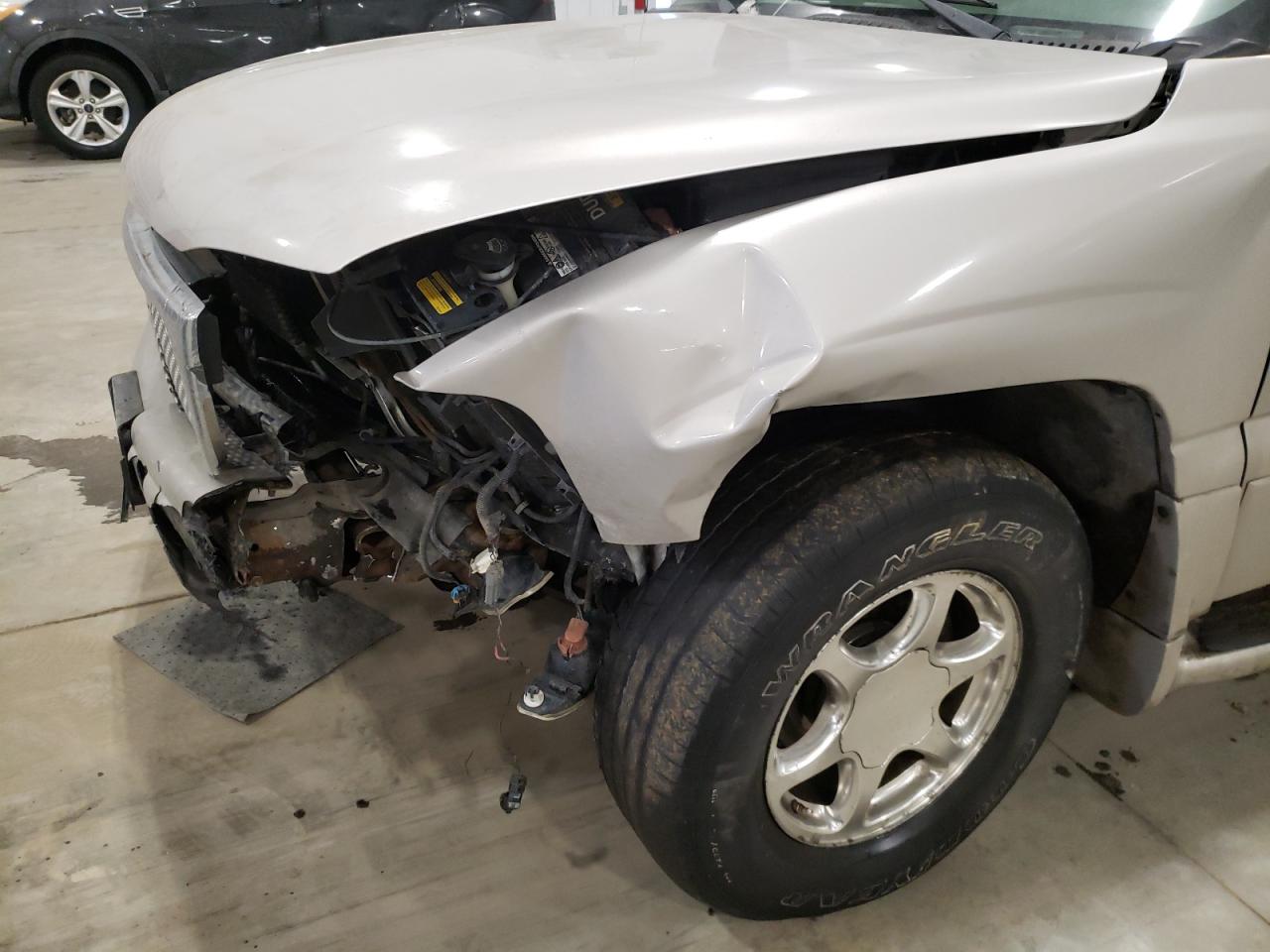 Photo 9 from auction – 2004 GMC YUK/DEN with VIN 1GKFK66U94J124905