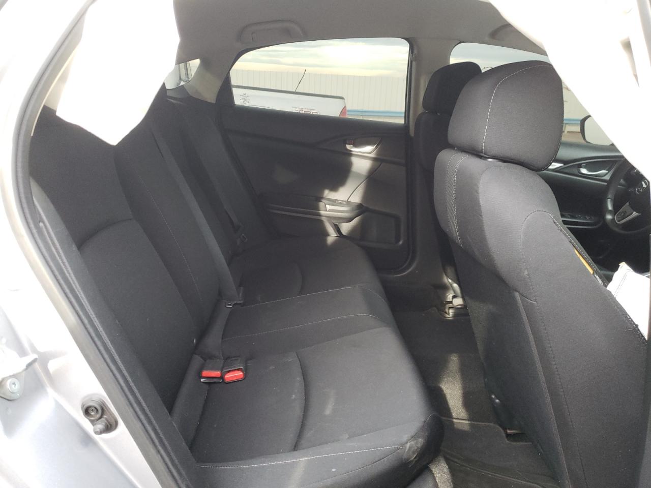 Photo 6 from auction – 2017 HONDA CIVIC LX with VIN 19XFC2E57HE082068