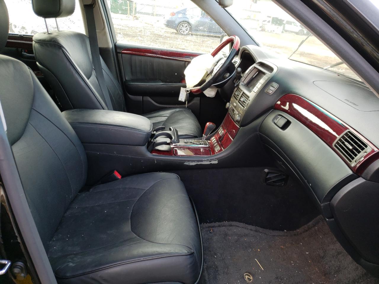 Photo 5 from auction – 2001 LEXUS LS 430 with VIN JTHBN30F510025055