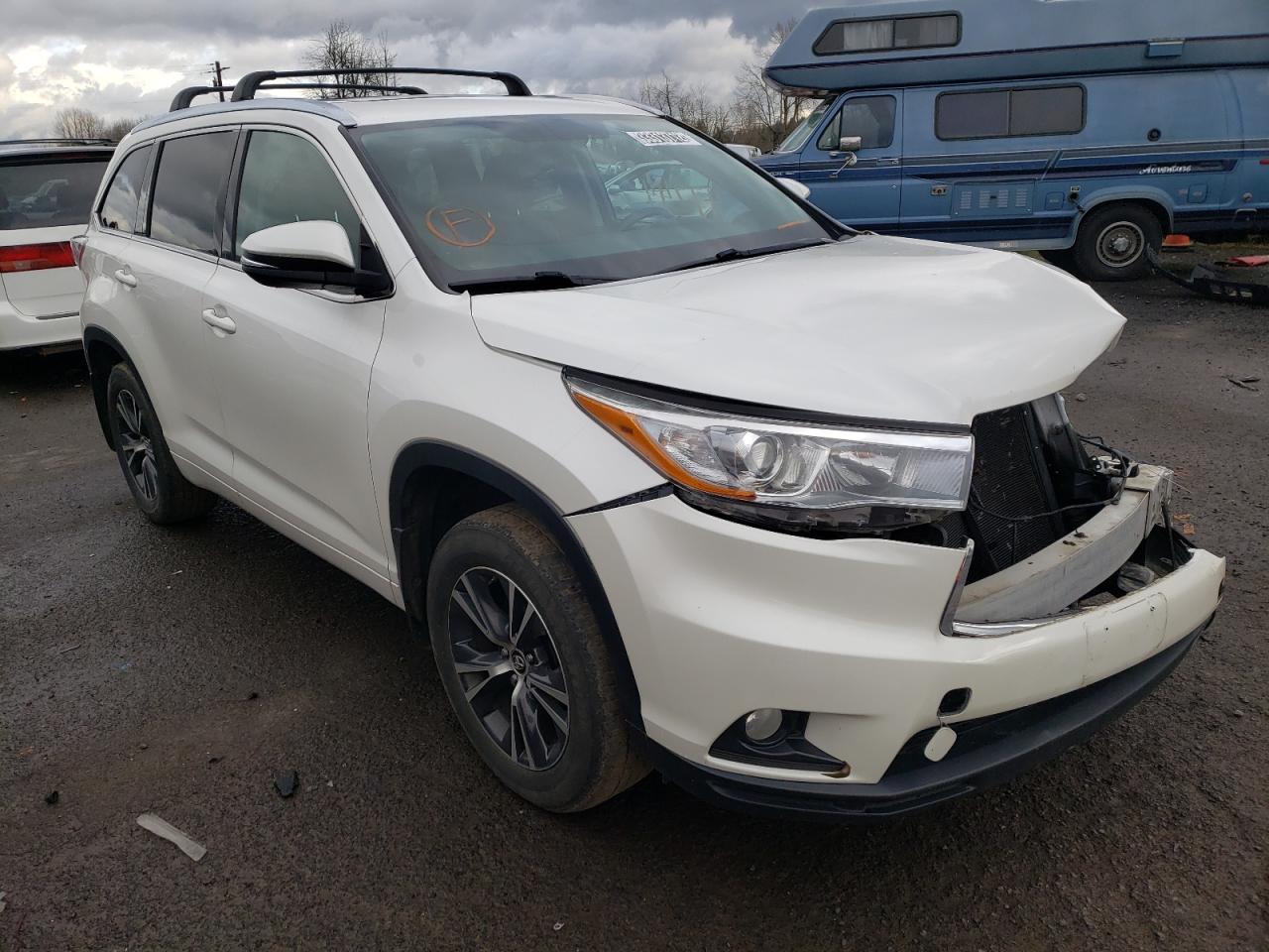 TOYOTA HIGHLANDER 2016 with VIN 5TDJKRFH9GS318710 - Photo from auction