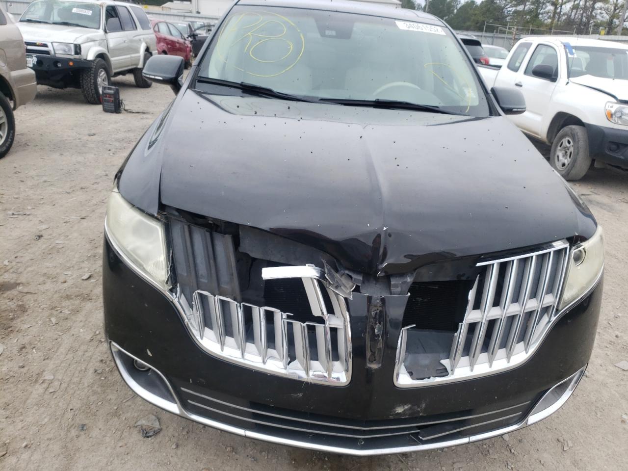 Фото 9 с аукциона – 2011 LINCOLN MKT с VIN 2LMHJ5FR7BBJ51955
