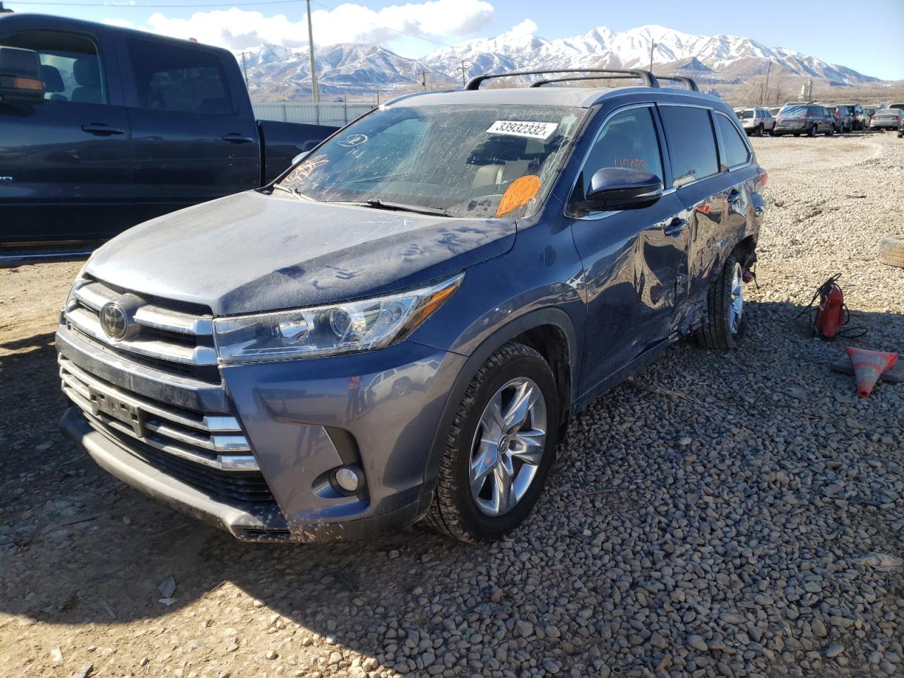 Photo 2 from auction – 2018 TOYOTA HIGHLANDER with VIN 5TDDZRFH9JS882549