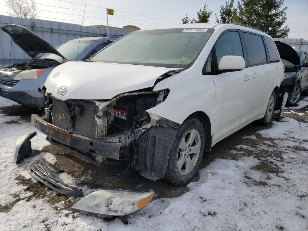 Photo 2 from auction – 2013 TOYOTA SIENNA LE with VIN 5TDKK3DC0DS303033