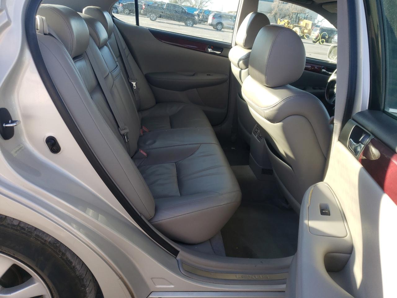 Photo 6 from auction – 2002 LEXUS ES 300 with VIN JTHBF30G520048164