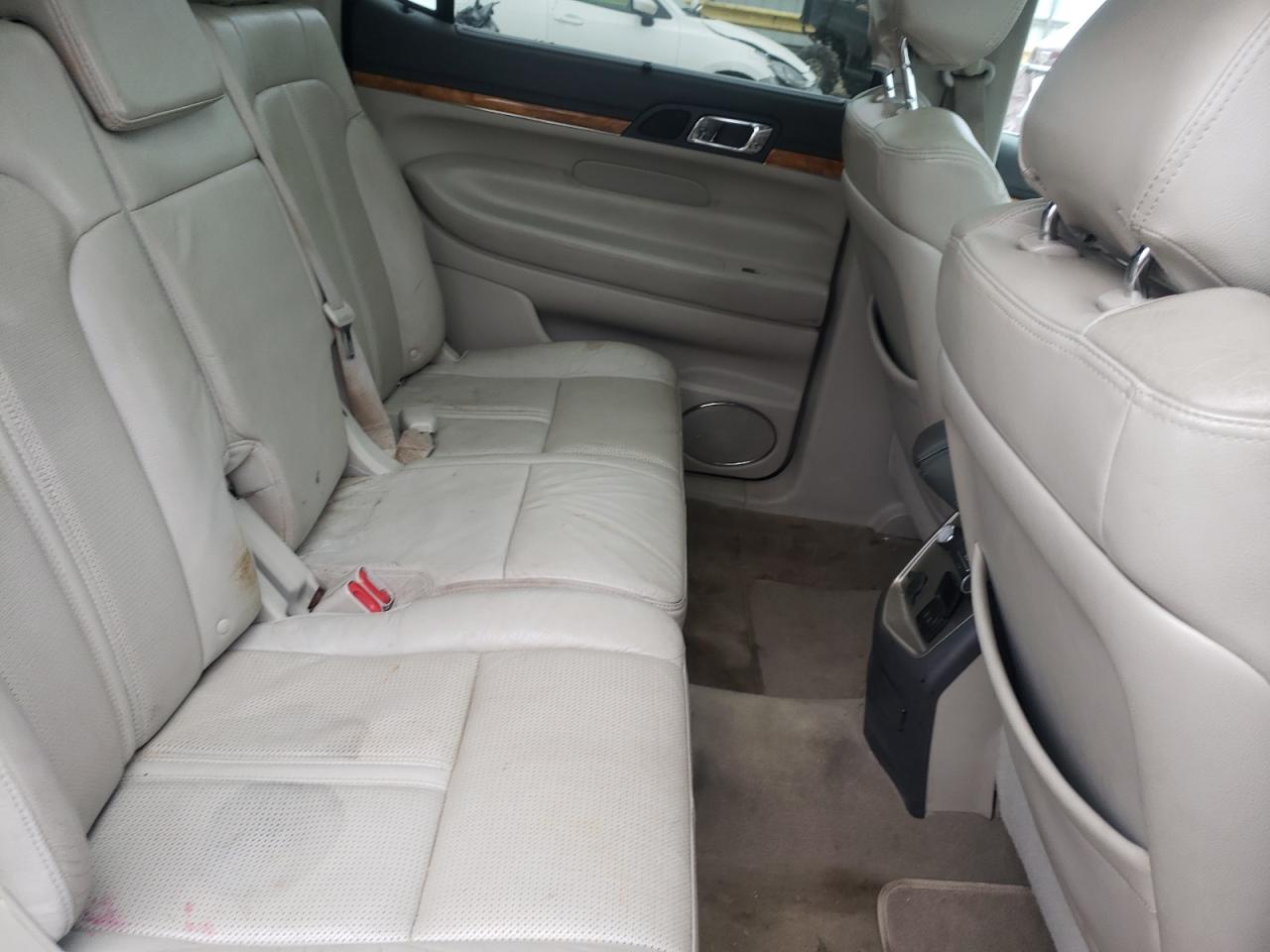 Photo 6 from auction – 2011 LINCOLN MKT with VIN 2LMHJ5FR7BBJ51955